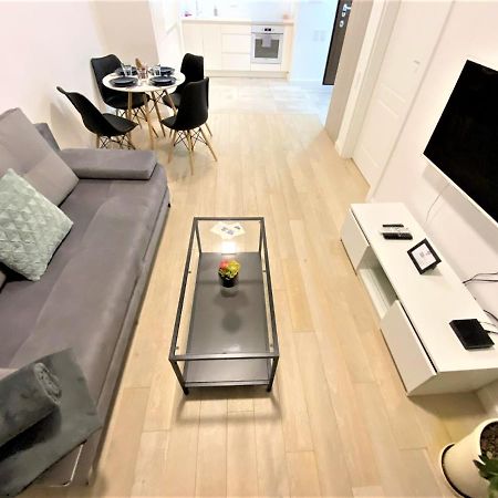 Exclusive 2Br! Apartment In Center +Netflix +Gym 바르샤바 외부 사진
