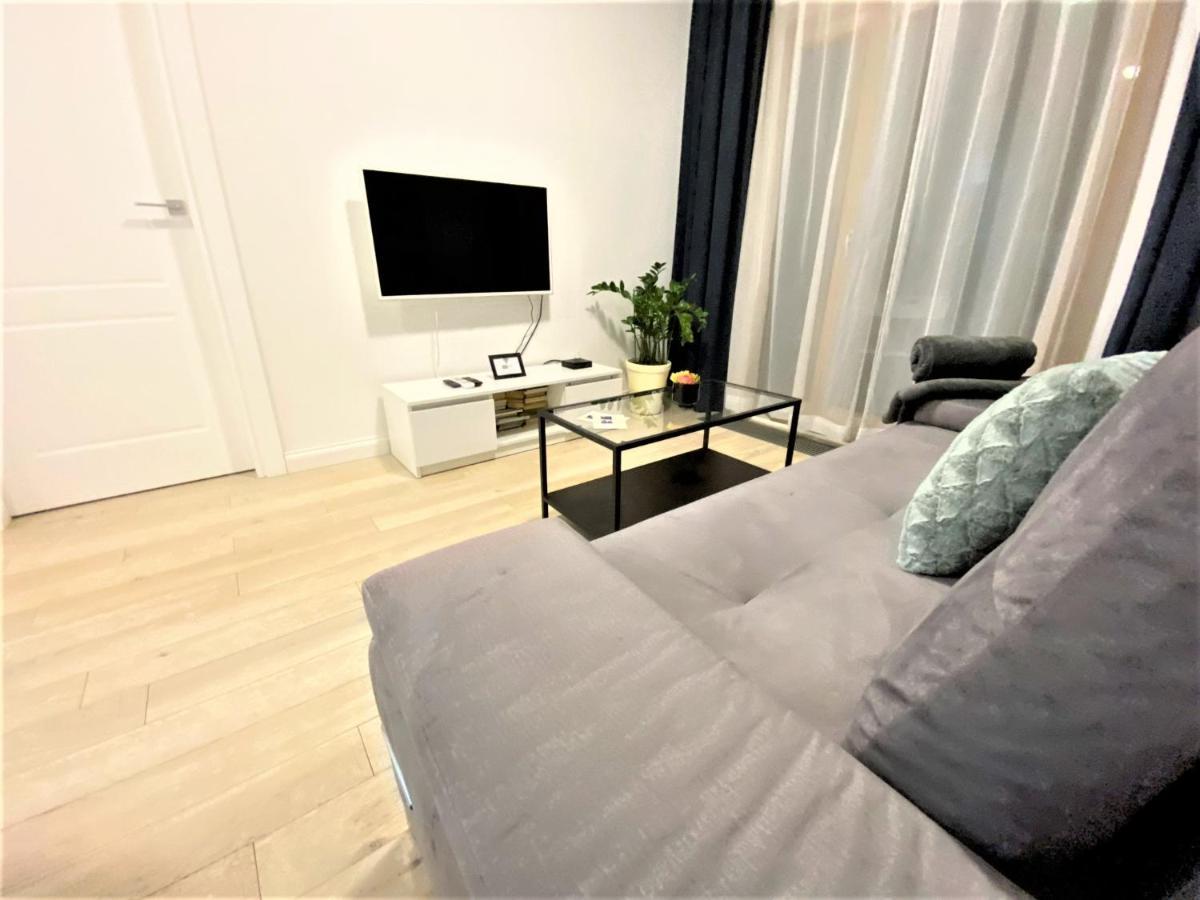 Exclusive 2Br! Apartment In Center +Netflix +Gym 바르샤바 외부 사진