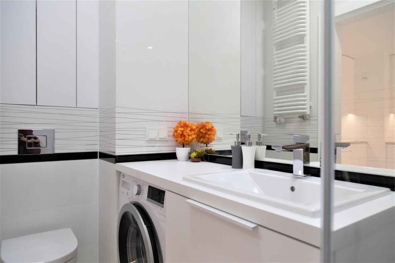 Exclusive 2Br! Apartment In Center +Netflix +Gym 바르샤바 외부 사진