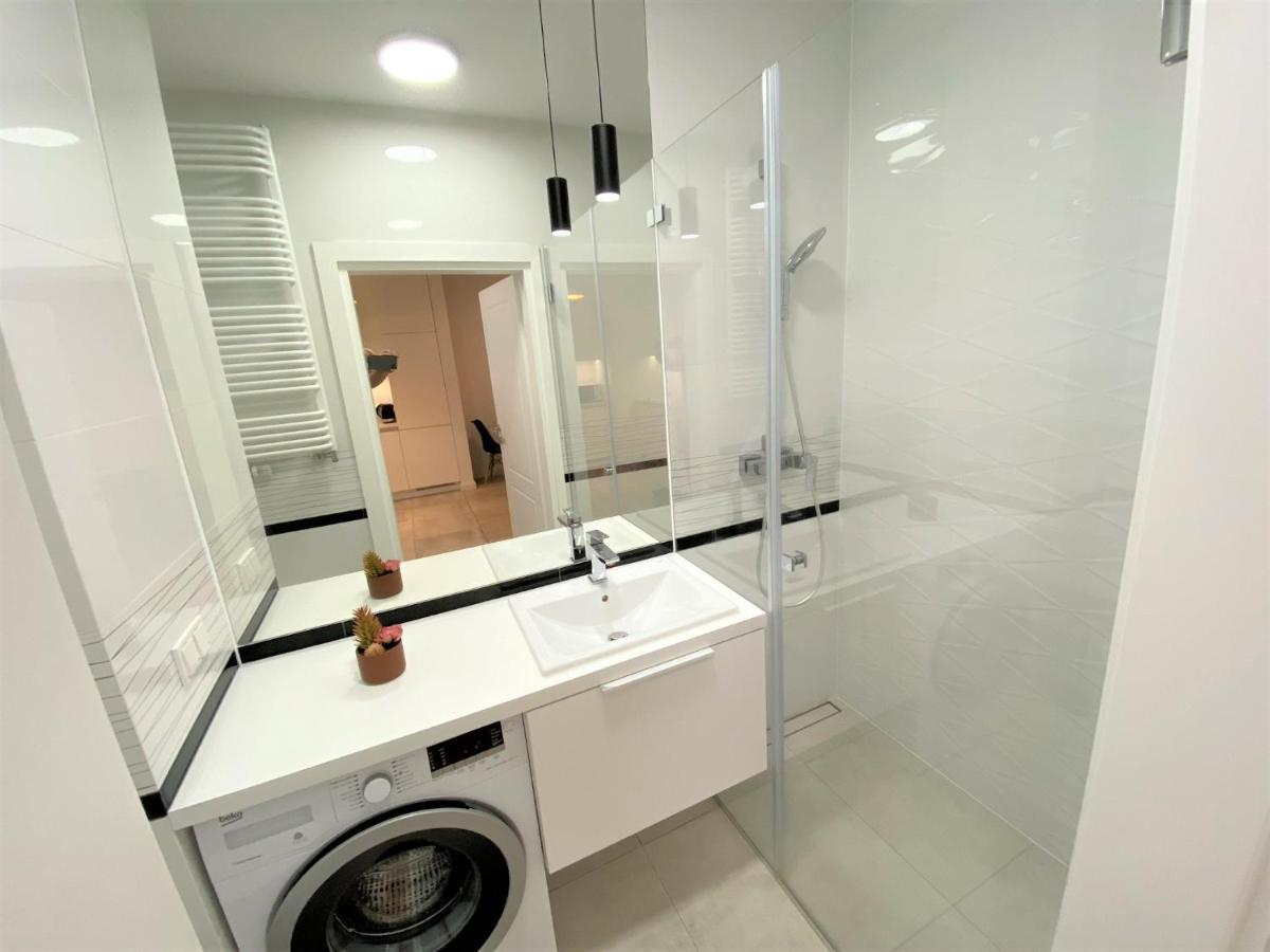 Exclusive 2Br! Apartment In Center +Netflix +Gym 바르샤바 외부 사진