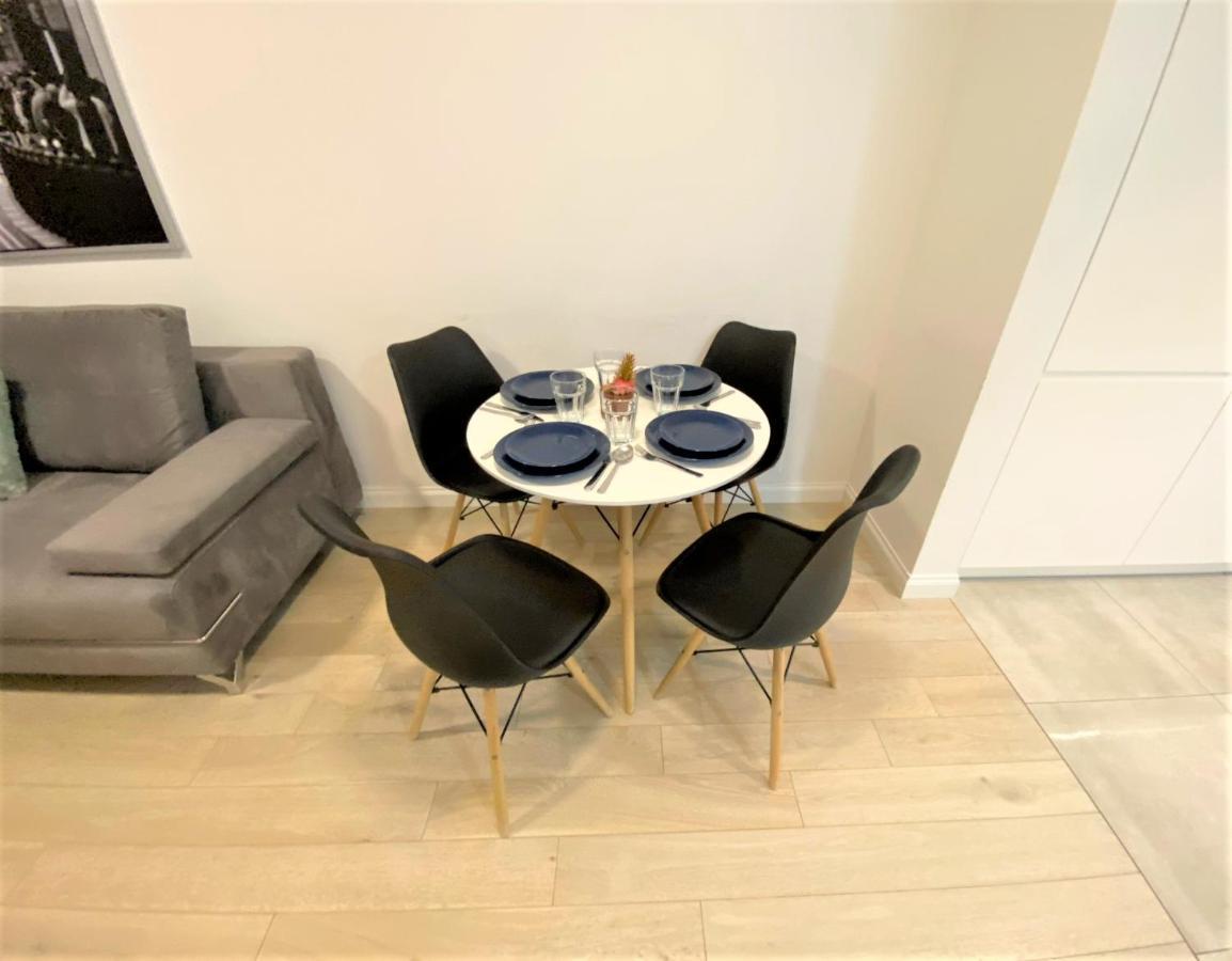 Exclusive 2Br! Apartment In Center +Netflix +Gym 바르샤바 외부 사진